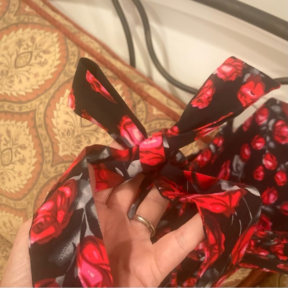 Red roses Rockabilly retro sleeveless swing dress - Picture 15 of 15